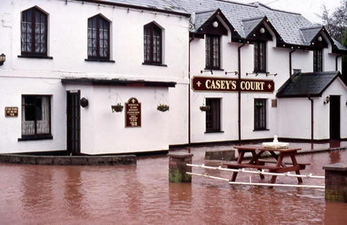 Casey's Court, since renamed The Olway Inn Hotel, under flood, Usk, 02.02.02