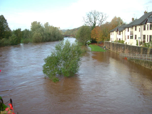 The River Usk overflowing the east bank and Conigar Walk, 06.11.05