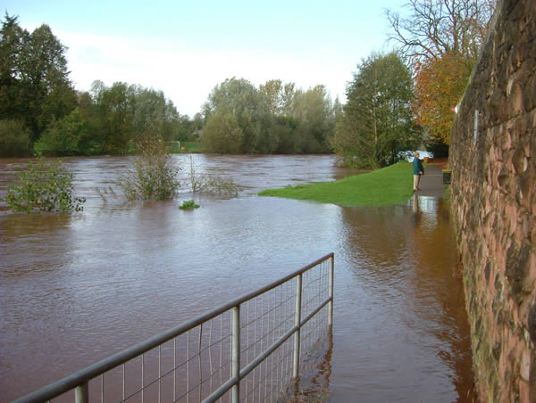 The River Usk overflowing the east bank and Conigar Walk, 06.11.05