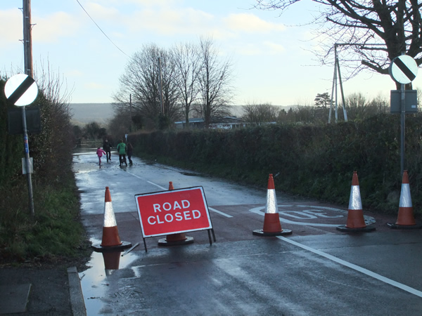 Closure of the road to Llanllowell near the cricket field, 24.12.13