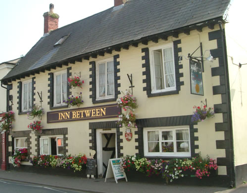 the inn between bar deland